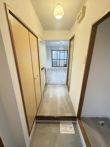 ロイヤルコート山本通の玄関