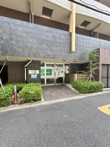 ブリリアント大阪西のエントランス