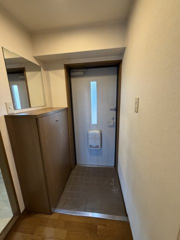 ローレル須磨月見山の玄関