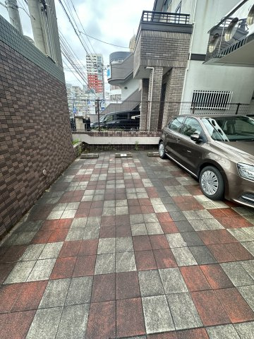 赤坂シャトー松風の駐車場