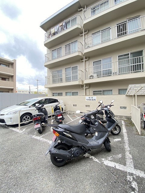 市隆ハイツ塚口の駐車場