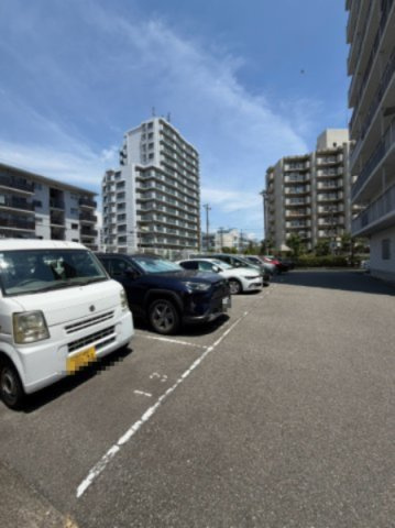 ユニハイム魚崎Ⅰ号棟の駐車場