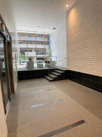 レジェンドール心斎橋EASTのロビー