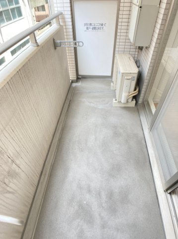 レジェンドール心斎橋EASTのバルコニー