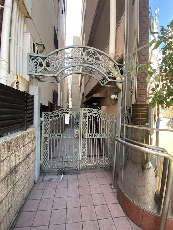 阿部ビルのエントランス