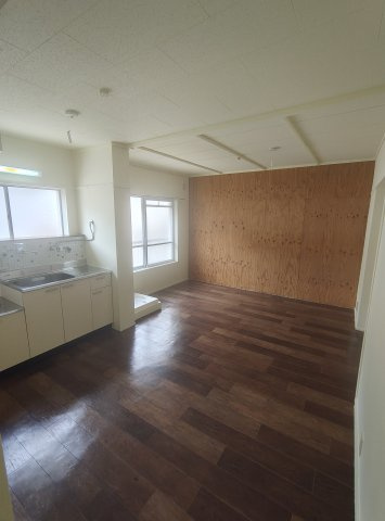 鶴甲コーポ１５号館の居間・リビング