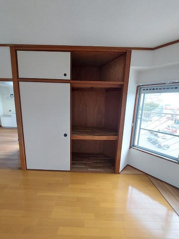 南武庫之荘ハイツ1号の収納