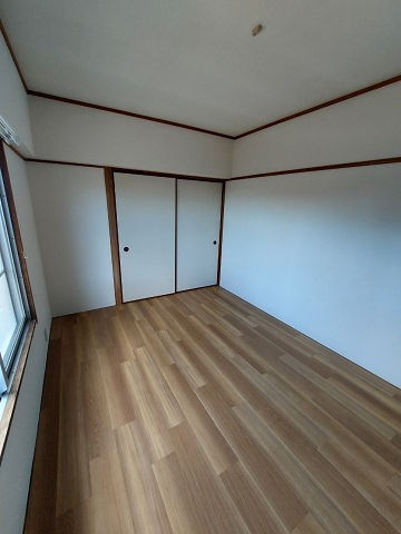 南武庫之荘ハイツ1号の洋室