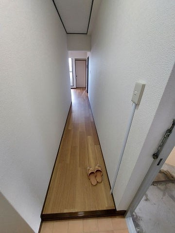 南武庫之荘ハイツ1号の玄関