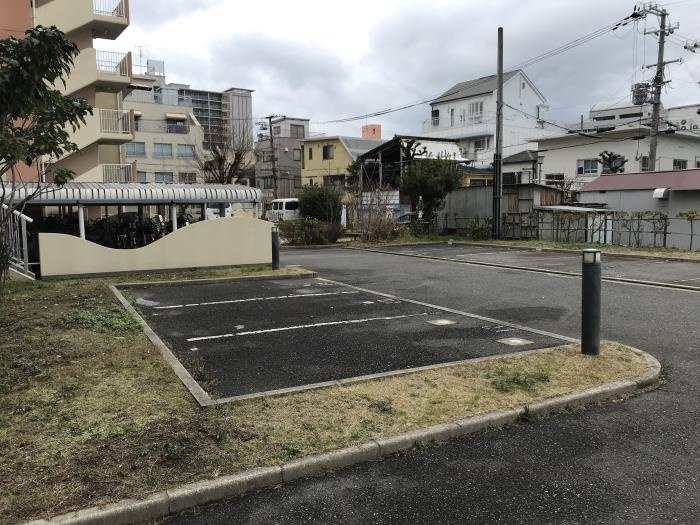 フレール神戸東川崎の駐車場