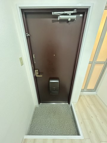 メゾン尾上の玄関