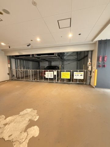 ラ・ウェゾン湊川公園の駐車場