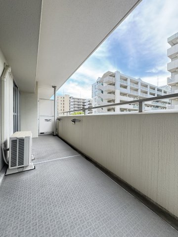 ルネシティ脇浜町２号棟のバルコニー