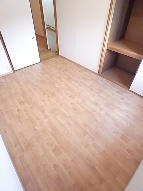 御園2丁目テラスハウスの寝室|広くて明るい寝室