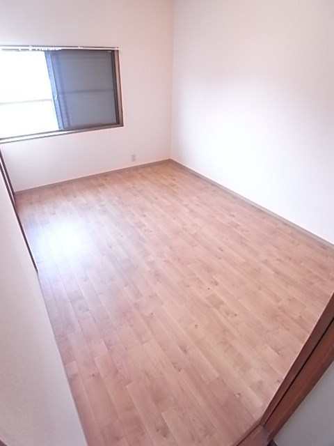 御園2丁目テラスハウスの寝室|開放的な寝室です