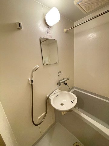 レオパレスViVi芦屋の洗面所