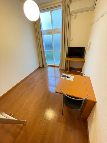 レオパレスViVi芦屋の居間・リビング