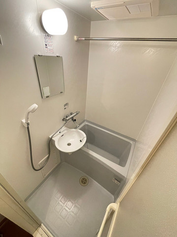 レオパレスViVi芦屋の浴室