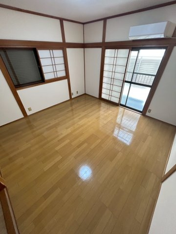芦屋市朝日ケ丘町戸建の洋室