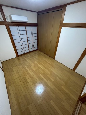 芦屋市朝日ケ丘町戸建の洋室