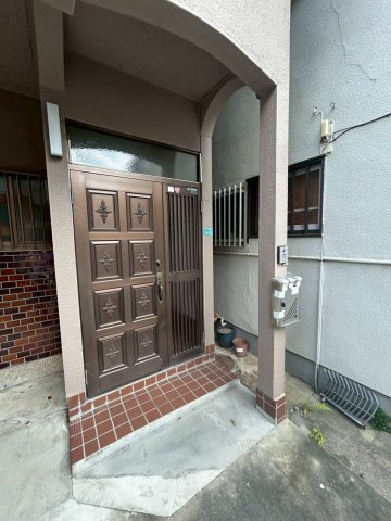 芦屋市朝日ケ丘町戸建のエントランス