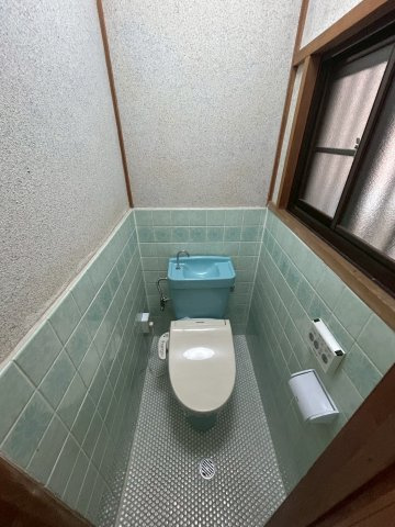 芦屋市朝日ケ丘町戸建のトイレ
