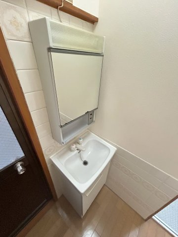 芦屋市朝日ケ丘町戸建の独立洗面台