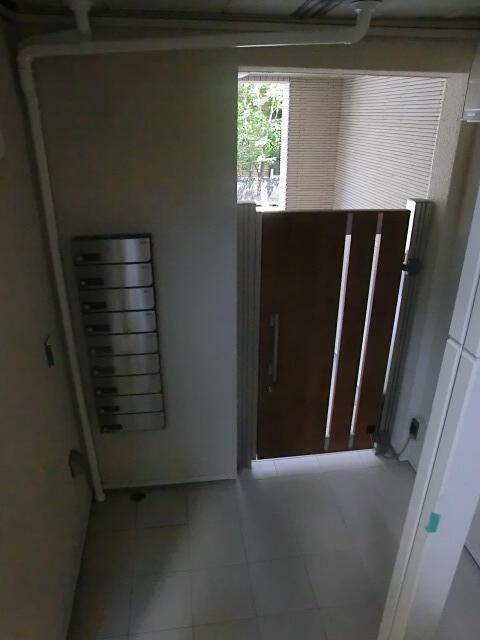 リラ下北沢のエントランス