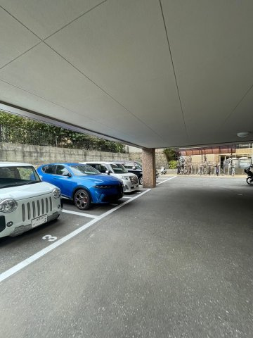 エンシェント山荘通りの駐車場
