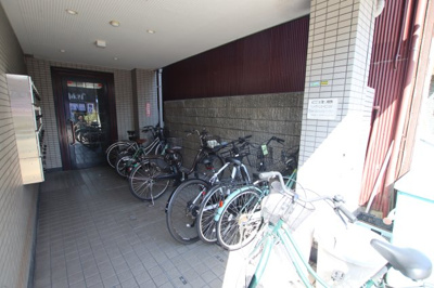 【エントランス】 | 中百舌鳥ビル | 自転車置き場