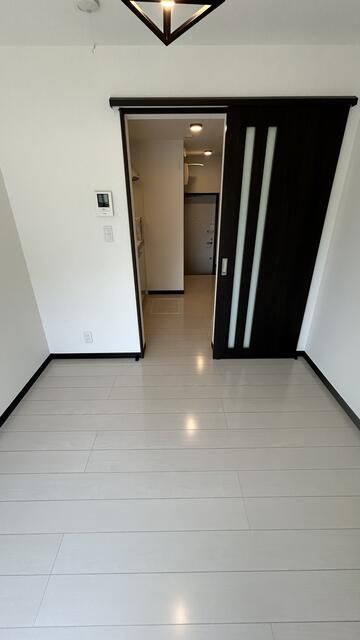 横浜市神奈川区白幡向町のアパートの居間・リビング