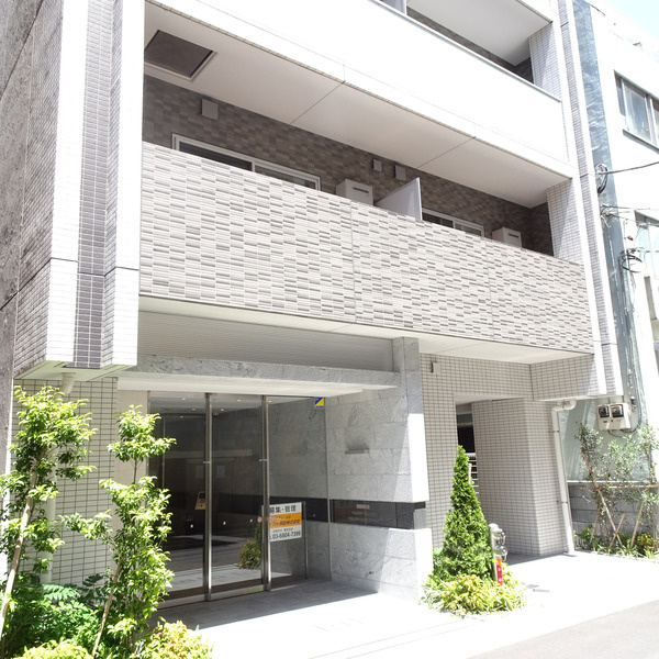 グローリオシェルト東京八丁堀のエントランス