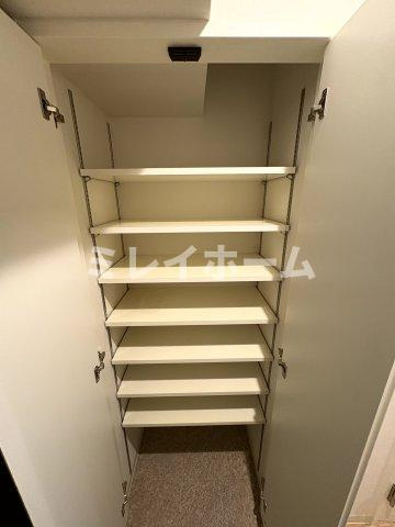 ジェノヴィア蒲田Ⅱスカイガーデンの収納|同建物内、別のお部屋の参考写真になります。