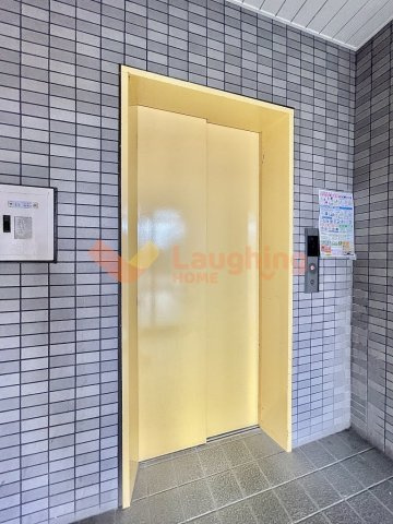 クラウンII津福のエントランス