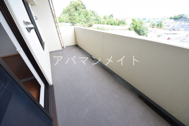 【バルコニー】 | ウィズテリア港南 | 暖かな日差しのふりそそぐバルコニー