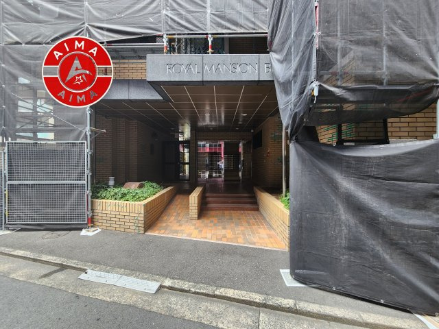 ロイヤルマンション別府|きれいなエントランス入口です。