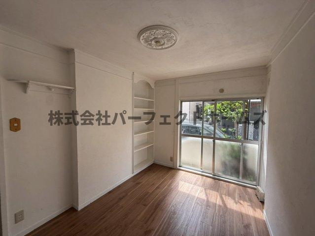 枚方市春日東町２丁目の一戸建ての居間・リビング|こちらのリビングで趣味の時間をお楽しみください