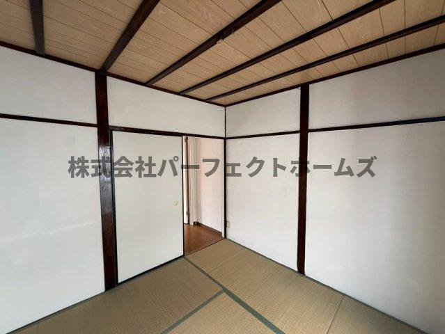 枚方市春日東町２丁目の一戸建ての和室|畳の上でゆっくりとくつろげる和室です