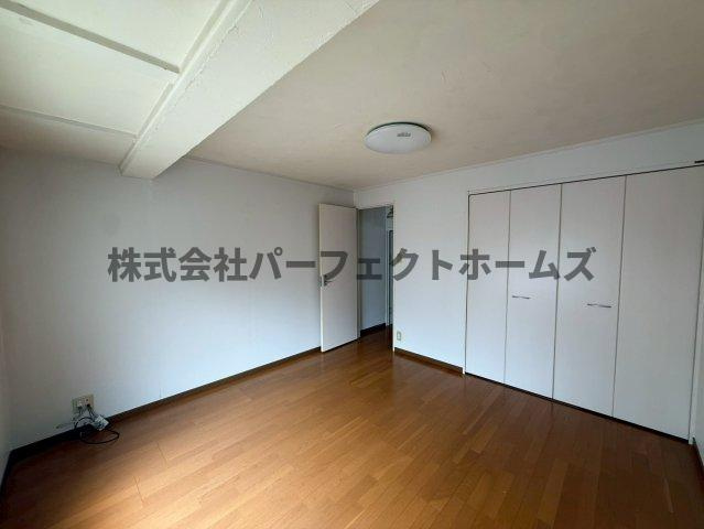 枚方市春日東町２丁目の一戸建ての洋室|明るい洋室です