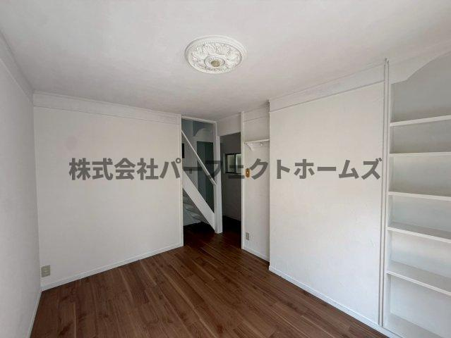 枚方市春日東町２丁目の一戸建ての居間・リビング|ゆったりとした居間です