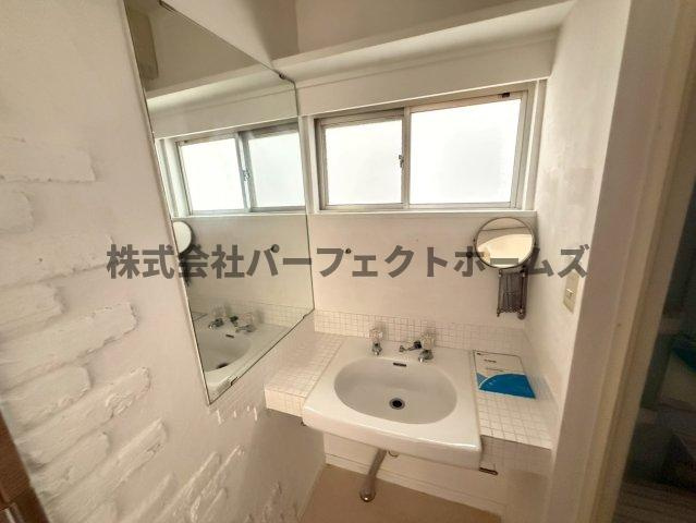 枚方市春日東町２丁目の一戸建ての独立洗面台|独立洗面台、朝の身支度には欠かせません