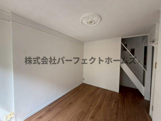 枚方市春日東町２丁目の一戸建ての居間・リビング|こちらのリビングで趣味の時間をお楽しみください