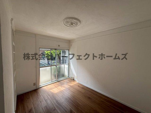 枚方市春日東町２丁目の一戸建ての居間・リビング|こちらの居間で趣味の時間をお楽しみください