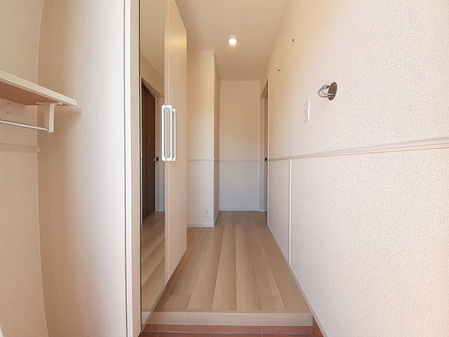 プルミエール手屋Ⅳの玄関|収納もある玄関です