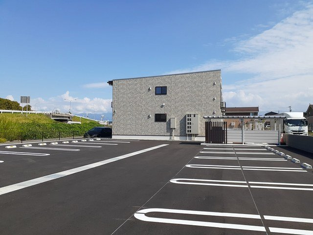 プルミエール手屋Ⅳの駐車場|駐車場完備です