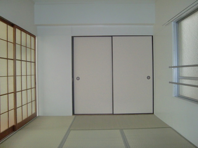 新堂マンションの居間・リビング