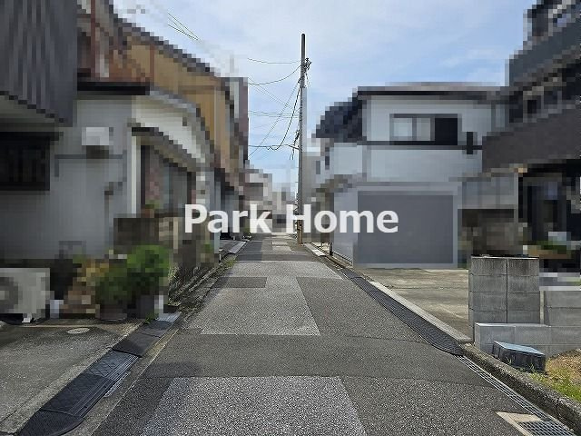 高知市城見町　新築戸建ての前面道路含む現地写真