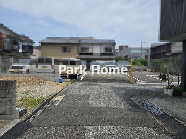 高知市城見町　新築戸建ての前面道路含む現地写真