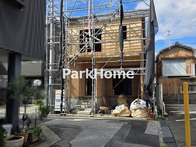 高知市城見町　新築戸建ての前面道路含む現地写真