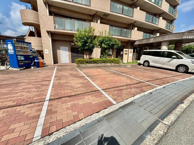ハッピーエイジ土山の駐車場